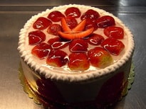 6 ile 9 ki�ilik �ilekli Ya� pasta